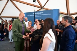 Prezident İlham Əliyev Şuşanın Kiçik Qaladərəsi kəndində görülən işlərlə tanış olub və kəndə qayıdan sakinlərlə görüşüb - FOTO 