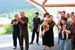 Prezident İlham Əliyev Şuşanın Kiçik Qaladərəsi kəndində görülən işlərlə tanış olub və kəndə qayıdan sakinlərlə görüşüb - FOTO 