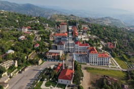 Prezident Şuşanın Qarabağ küçəsində həyata keçirilmiş işlərlə tanış olub