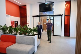 Prezident Şuşanın Qarabağ küçəsində həyata keçirilmiş işlərlə tanış olub
