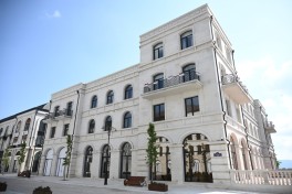 Prezident Şuşanın Qarabağ küçəsində həyata keçirilmiş işlərlə tanış olub
