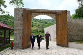 Prezident İlham Əliyev Şuşada “Yasəmən” hotelinin yeni korpusları ilə tanış olub