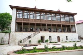 Prezident İlham Əliyev Şuşada “Yasəmən” hotelinin yeni korpusları ilə tanış olub