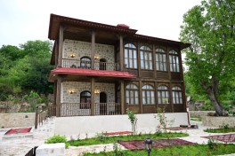 Prezident İlham Əliyev Şuşada “Yasəmən” hotelinin yeni korpusları ilə tanış olub