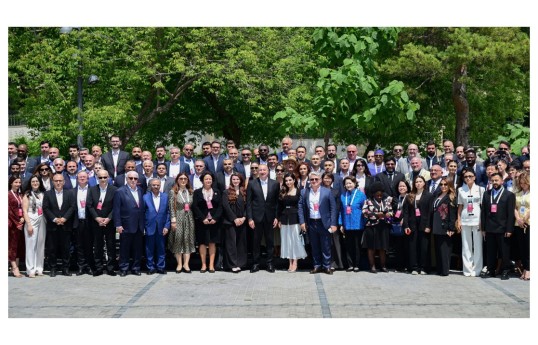 Prezidentin sosial media hesablarında IV Şuşa Qlobal Media Forumundan ailə fotosu paylaşılıb