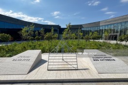IV Şuşa Qlobal Media Forumunun iştirakçıları Xocalı Soyqırımı Memorialını ziyarət edib - FOTO 