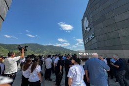 IV Şuşa Qlobal Media Forumunun iştirakçıları Xocalı Soyqırımı Memorialını ziyarət edib - FOTO 