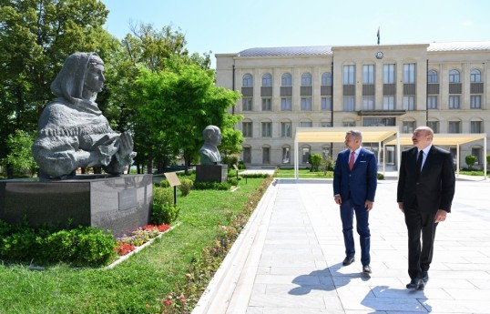 Azərbaycan və Slovakiya prezidentləri Şuşada işğal dövründə güllələnmiş büstlərə baxıblar