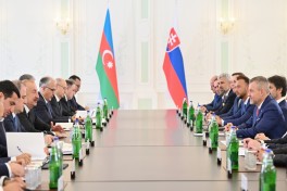Prezident İlham Əliyevin Şuşada Slovakiya Prezidenti ilə geniş tərkibdə görüşü olub - FOTO 