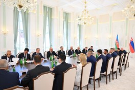 Prezident İlham Əliyevin Şuşada Slovakiya Prezidenti ilə geniş tərkibdə görüşü olub - FOTO 