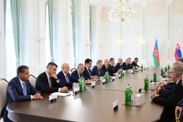 Prezident İlham Əliyevin Şuşada Slovakiya Prezidenti ilə geniş tərkibdə görüşü olub - FOTO 