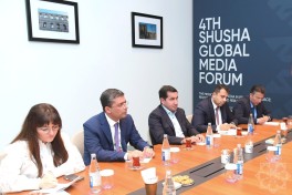 Hikmət Hacıyev Şuşada D-8-in nümayəndə heyəti ilə görüşüb