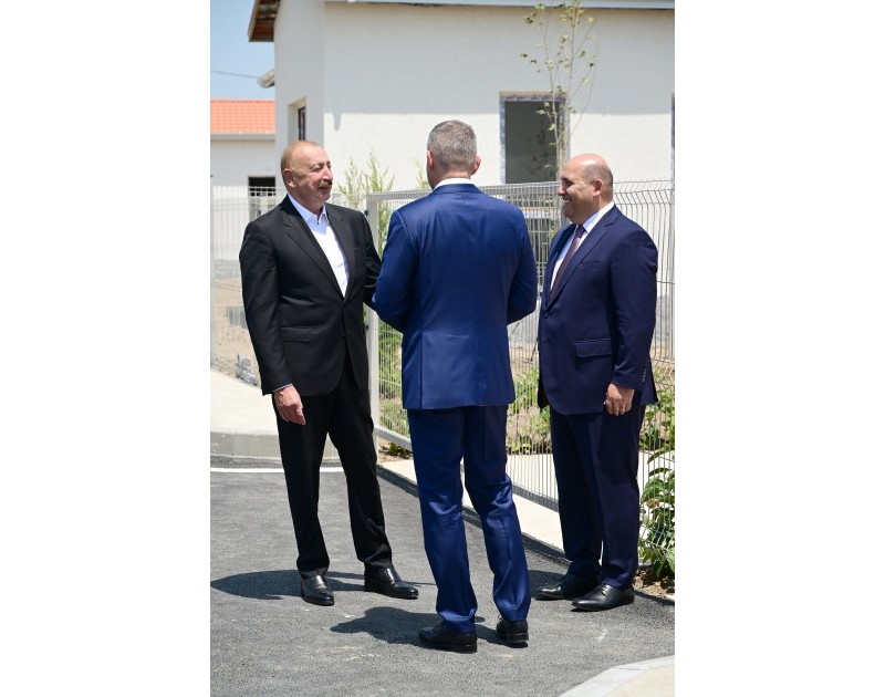 Azərbaycan və Slovakiya prezidentləri Ağdamın Baş Qərvənd kəndində görülən işlərlə tanış olublar, məktəbin təməli qoyulub - FOTO 