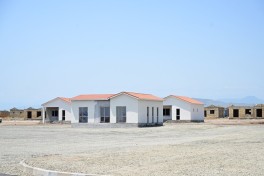 Azərbaycan və Slovakiya prezidentləri Ağdamın Baş Qərvənd kəndində görülən işlərlə tanış olublar, məktəbin təməli qoyulub - FOTO 