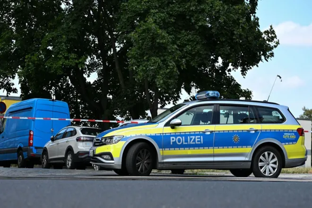 DPA: Drezdendə silahlı şəxs polislərə atəş açıb