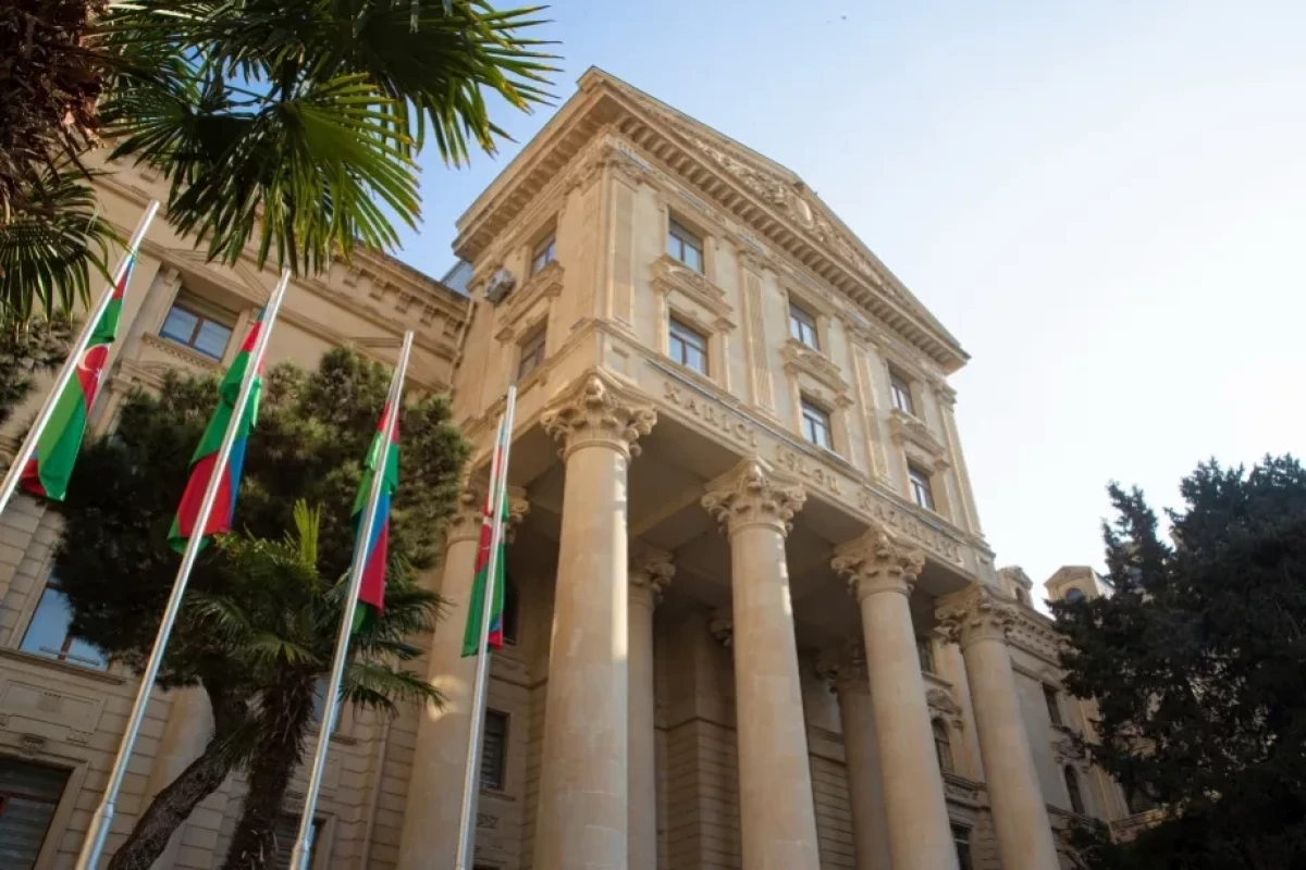XİN: Odessa yaxınlığında vurulan gəminin heyətindəki 10 Azərbaycan vətəndaşı ölkəmizə yola salınıb