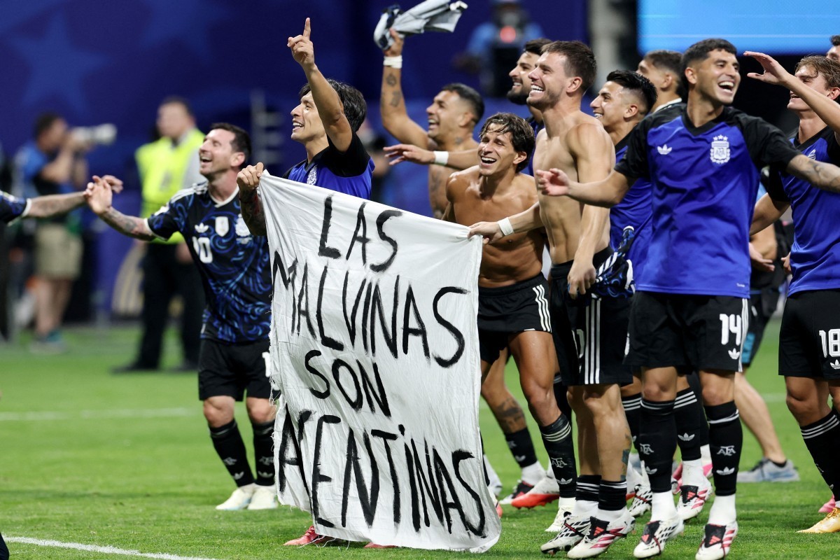 Argentina players display 