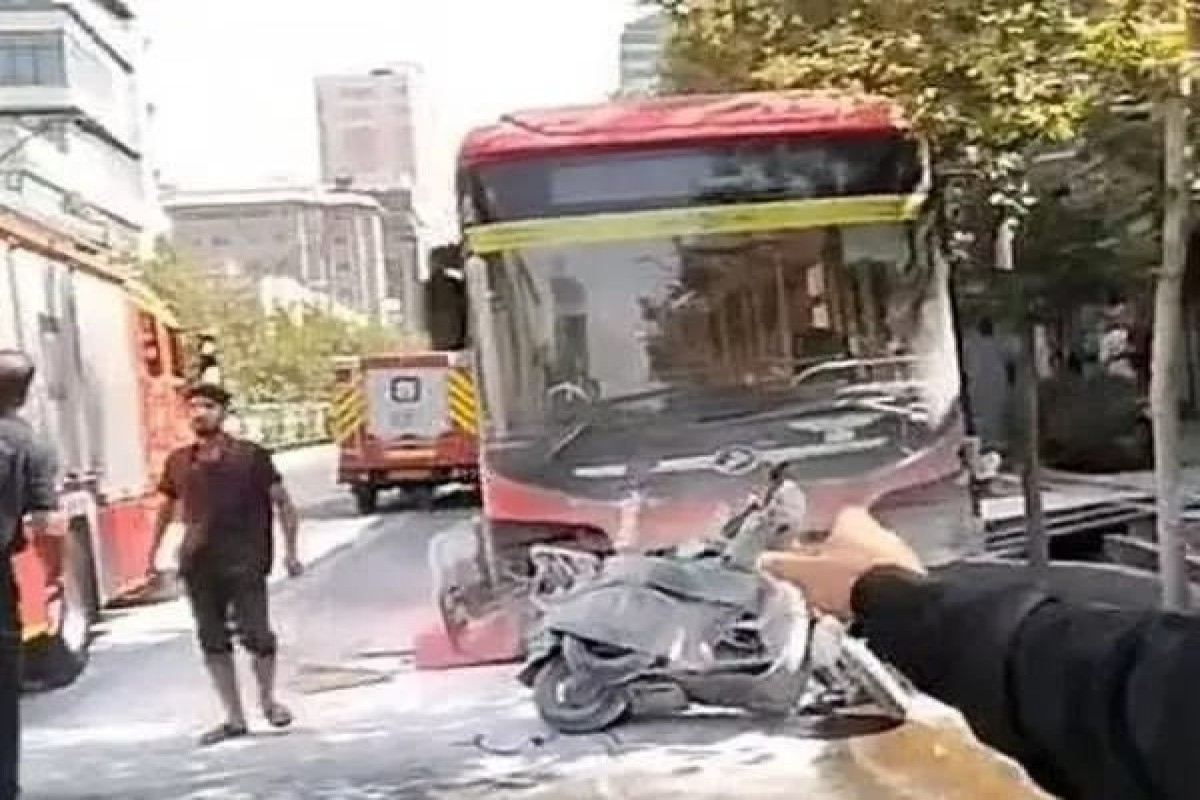 Tehranda avtobus yeddi nəqliyyat vasitəsi ilə toqquşub, 6 nəfər xəsarət alıb