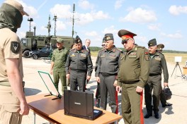 Kərim Vəliyev Belarusda bir sıra hərbi obyektlərdə olub