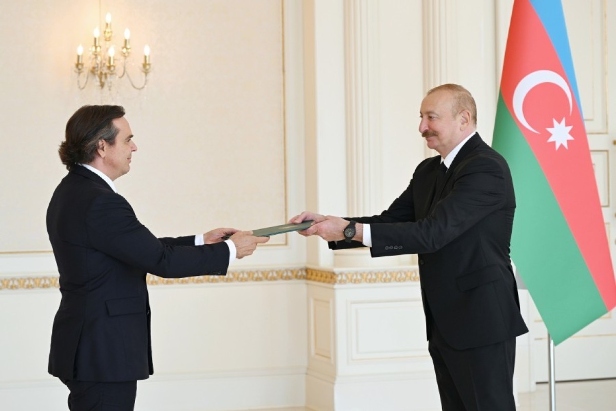 Президент Ильхам Алиев принял верительные грамоты нового посла Бразилии
