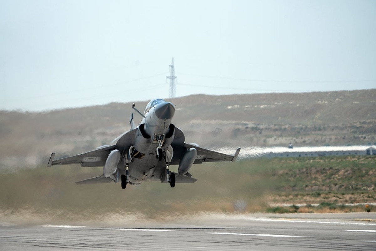 Hərbi pilotlar “JF-17C", "Su-25ML" və "L-39"-larla döyüş manevrləri üzrə tapşırıqları yerinə yetirib - FOTO 