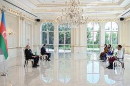 Prezident Kambocanın yeni təyin olunmuş səfirinin etimadnaməsini qəbul edib