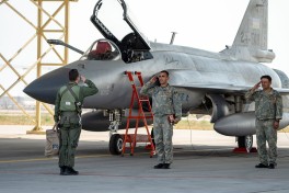 Hərbi pilotlar “JF-17C", "Su-25ML" və "L-39"-larla döyüş manevrləri üzrə tapşırıqları yerinə yetirib - FOTO 
