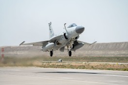 Hərbi pilotlar “JF-17C", "Su-25ML" və "L-39"-larla döyüş manevrləri üzrə tapşırıqları yerinə yetirib - FOTO 