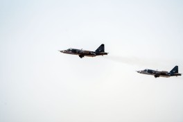 Hərbi pilotlar “JF-17C", "Su-25ML" və "L-39"-larla döyüş manevrləri üzrə tapşırıqları yerinə yetirib - FOTO 