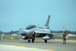 Hərbi pilotlar “JF-17C", "Su-25ML" və "L-39"-larla döyüş manevrləri üzrə tapşırıqları yerinə yetirib - FOTO 