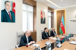 Ədliyyə naziri Pakistanın hüquq və ədliyyə üzrə dövlət naziri ilə görüşüb