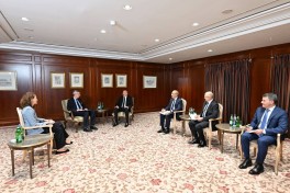 İlham Əliyev Almaniya İqtisadiyyatının Şərq Komitəsinin sədri Mixael Harms ilə görüşüb