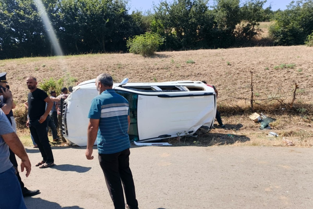Cəlilabadda avtomobil aşıb, 4 nəfər xəsarət alıb