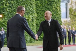 ​​​​​​​Azərbaycan Prezidentinin Berlində rəsmi qarşılanma mərasimi keçirilib