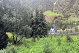 Azərbaycan jurnalistləri Qırğızıstanda "Ala Arça" Dövlət Təbiət Parkını ziyarət ediblər - FOTO 