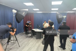 Azərbaycanlı jurnalistlər Qırğızıstana media turu çərçivəsində "Kabar" agentliyində olublar - FOTO 