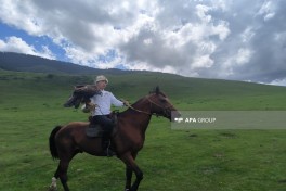 Azərbaycanlı jurnalistlər Qırğızıstanda köçəri mədəniyyəti və Dünya Köçəri Oyunlarına hazırlıqla tanış olublar - FOTO 