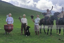 Azərbaycanlı jurnalistlər Qırğızıstanda köçəri mədəniyyəti və Dünya Köçəri Oyunlarına hazırlıqla tanış olublar - FOTO 