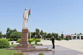 Elm və təhsil naziri Saatlıda vətəndaşları qəbul edib