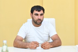 Elm və təhsil naziri Saatlıda vətəndaşları qəbul edib