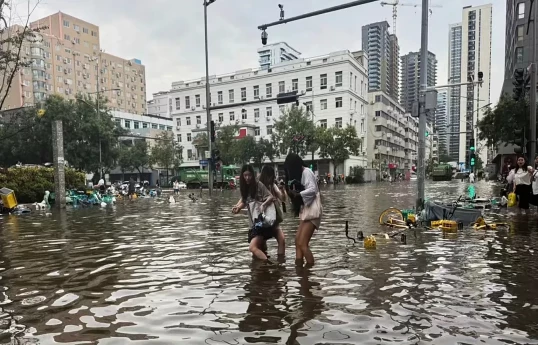 Çində güclü daşqın olub, 10 nəfər ölüb, onlarla yaralı var