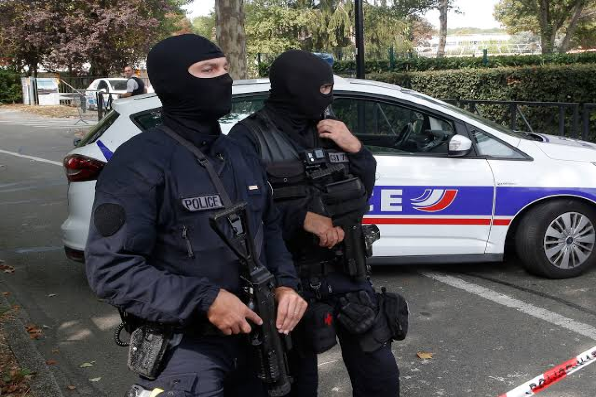 Parisdə bıçaqlı hücum nəticəsində üç qadın yaralanıb