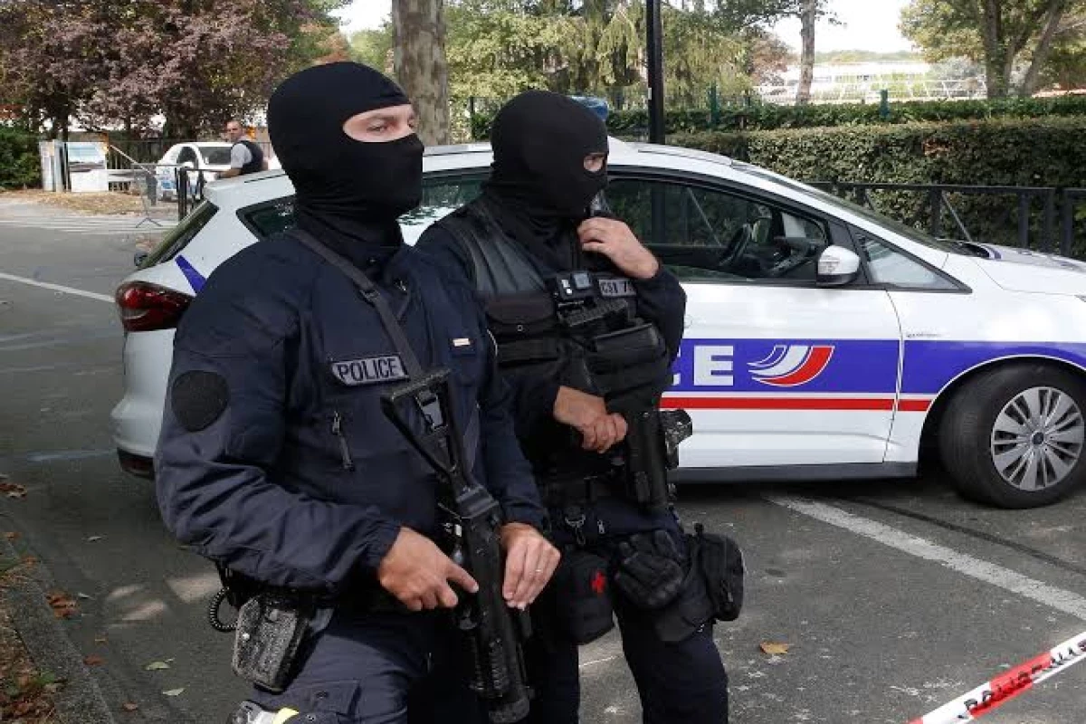 Three women stabbed near Porte de Clichy in Paris, suspect arrested