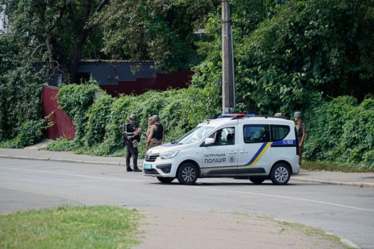 Gunman wounds two police officers in Ukraine