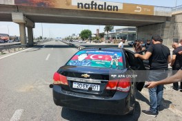 Goranboyda maşın arakəsməyə çırpılıb, xəsarət alanlar var - FOTO 
