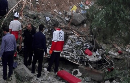 İranda avtobus dərəyə aşıb, 5 nəfər ölüb