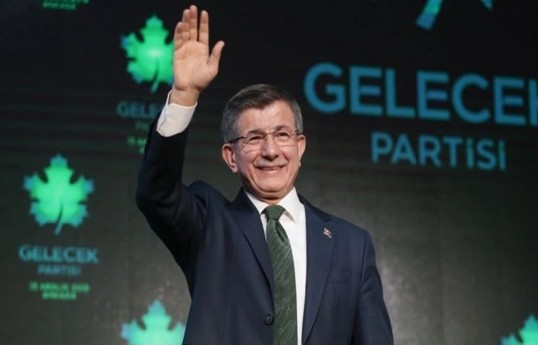 Türkiyənin sabiq Baş naziri və Gələcək Partiyasının sədri Əhməd Davudoğlu
