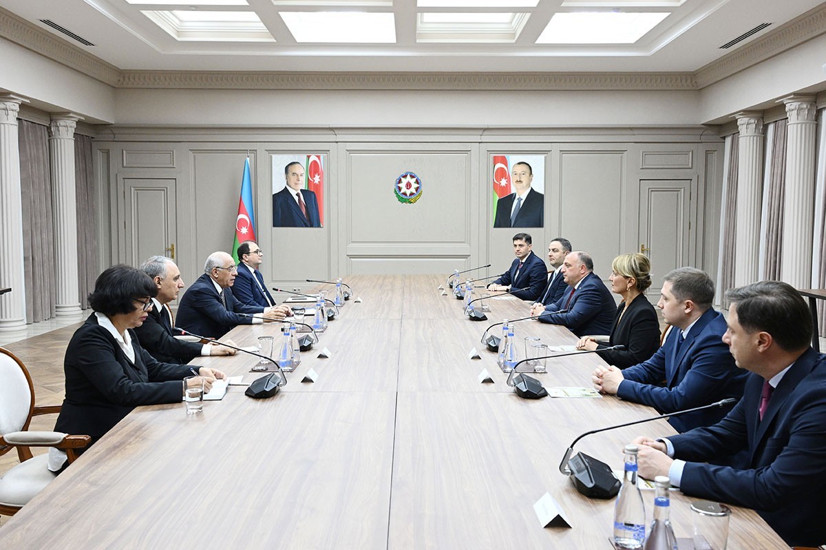 Baş nazir Əli Əsədov Gürcüstanın Baş prokuroru ilə görüşüb