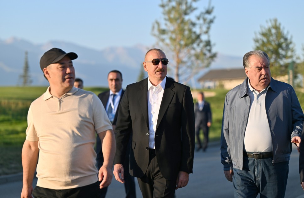 Prezident İlham Əliyev Qırğızıstan, Özbəkistan və Tacikistan prezidentləri ilə birlikdə Çolpon-Ata şəhərində Qolf Klubun açılışında iştirak edib