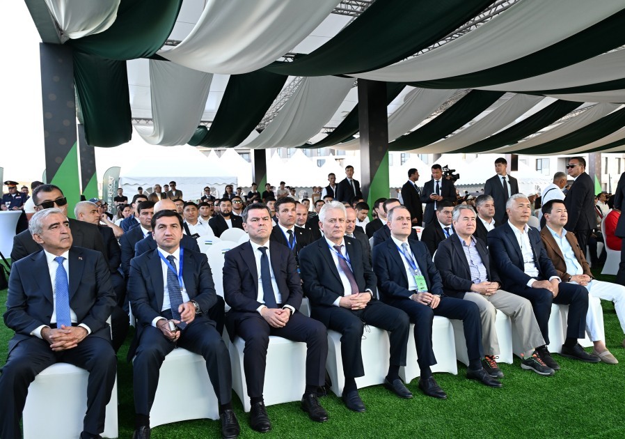 Prezident İlham Əliyev Qırğızıstan, Özbəkistan və Tacikistan prezidentləri ilə birlikdə Çolpon-Ata şəhərində Qolf Klubun açılışında iştirak edib